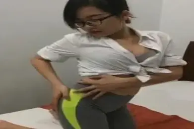 Gadis Kacamata Cantik Pasrah Goyang Kasur 2026